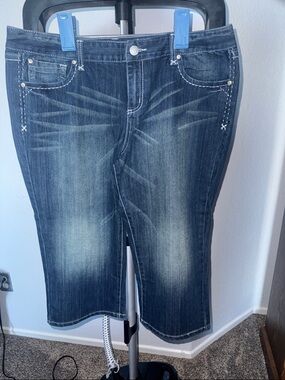 INC International Concepts Dark Blue Cropped Jeans